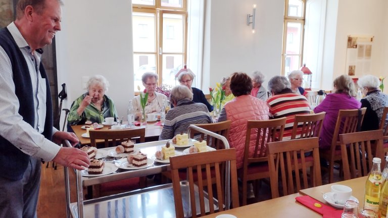 Grossansicht in neuem Fenster: seniorennachmittag1