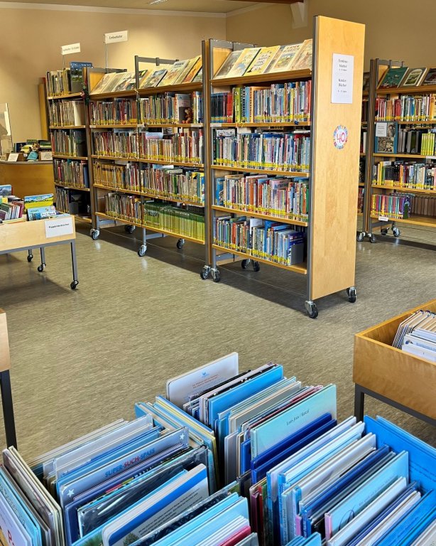 Bücherregal